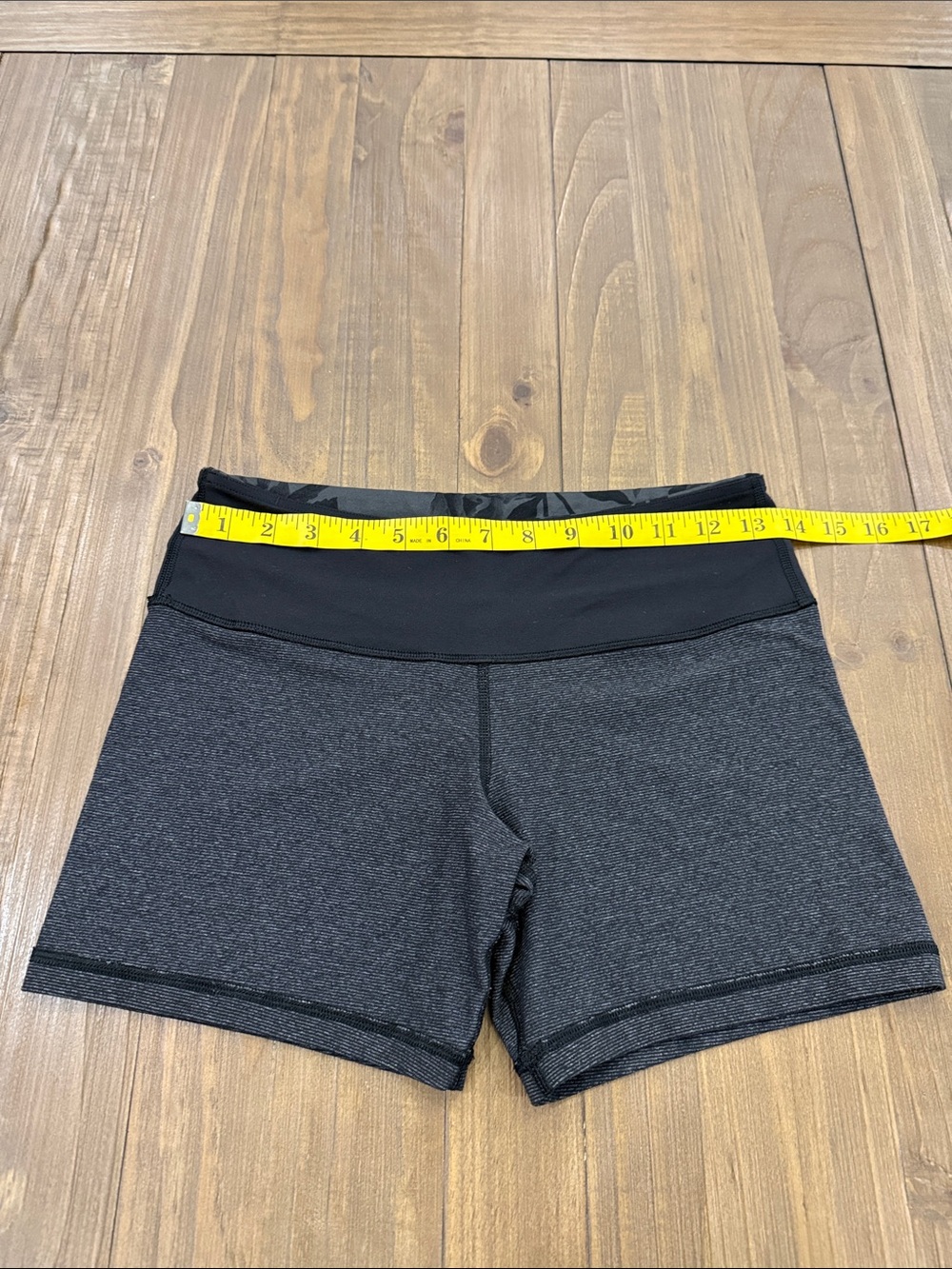 Lululemon Reverse Groove Short (Regular) - Picture 4 of 11